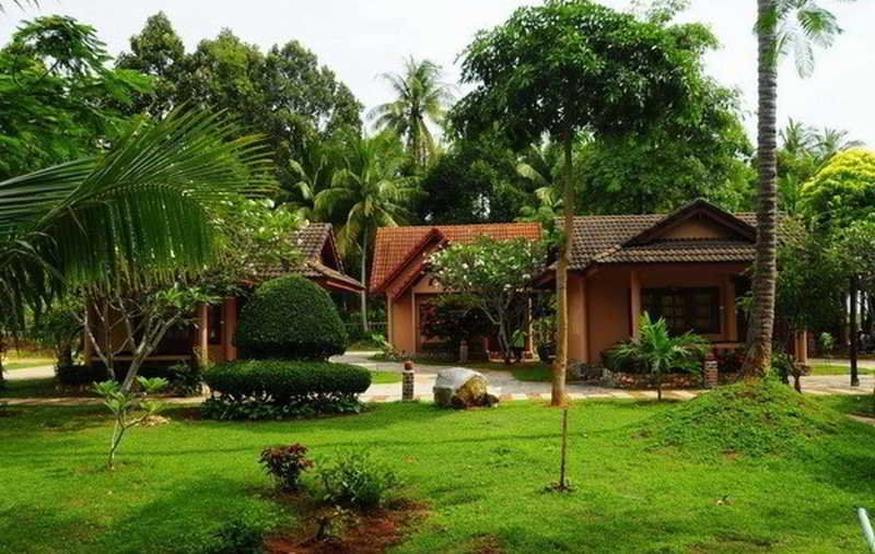 Alongkot Beach Resort Khanom Exteriör bild