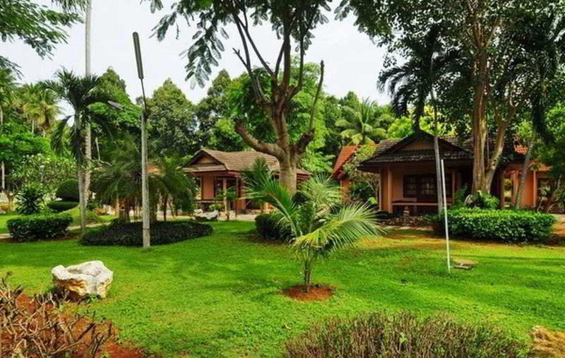 Alongkot Beach Resort Khanom Exteriör bild
