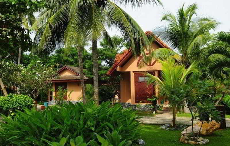 Alongkot Beach Resort Khanom Exteriör bild