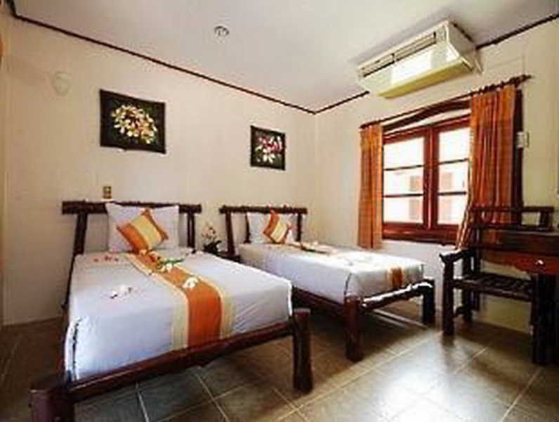 Alongkot Beach Resort Khanom Exteriör bild