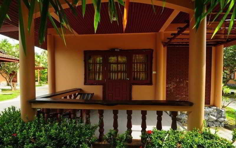 Alongkot Beach Resort Khanom Exteriör bild