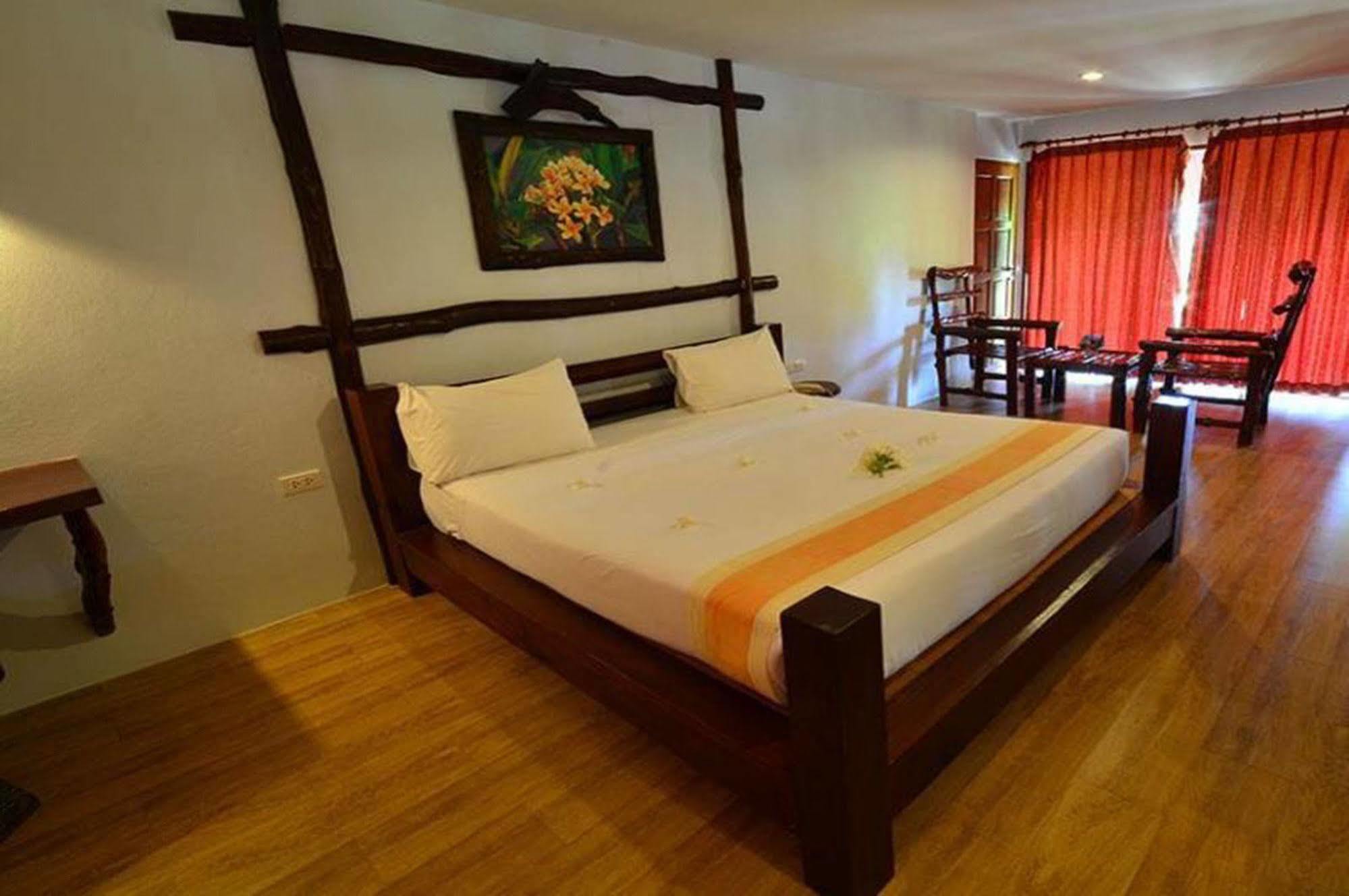Alongkot Beach Resort Khanom Exteriör bild